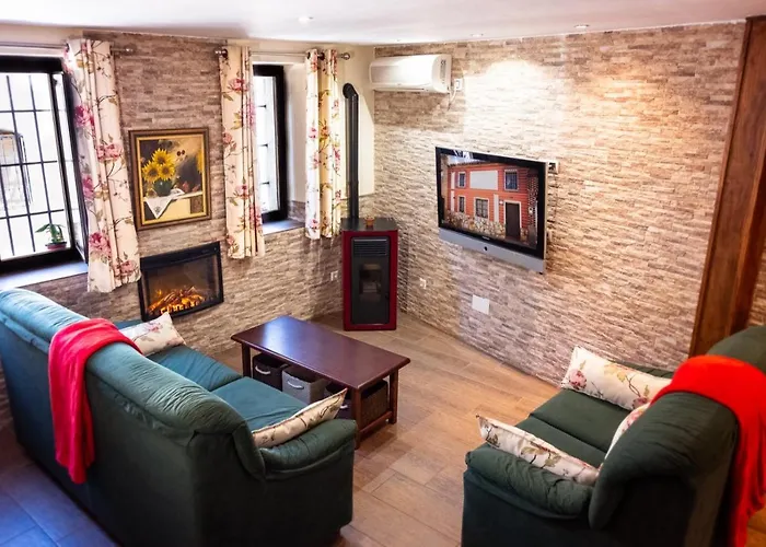 Villa con piscina: Casa Rural los Enebros